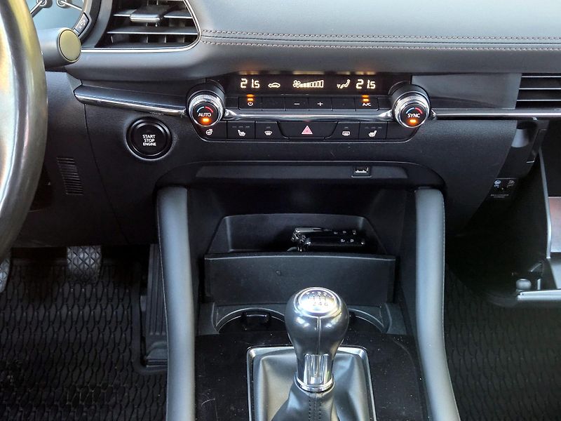 Mazda 3 G122 Plus *SERV.KNÍŽKA*       - fotka 31 z 45