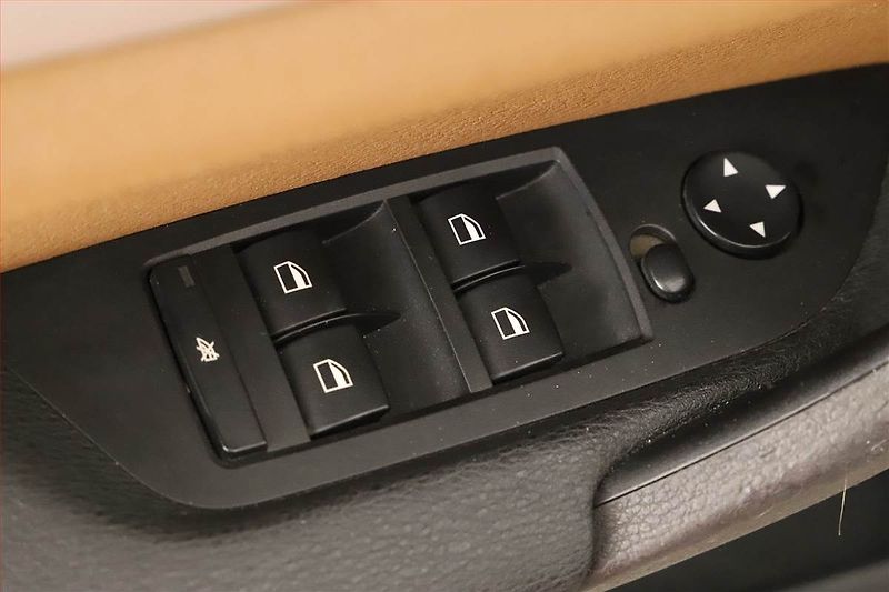 BMW X1 (2010) xDrive20d, 4X4, Automat - fotka 14 z 14