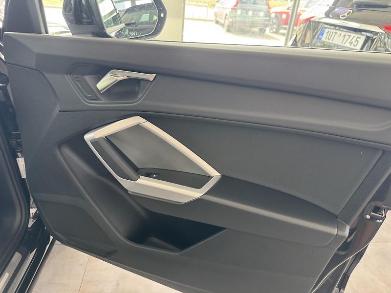 Audi Q3 (2025) 40TDi AUT QUATTRO LED NAVI ACC - fotka 26 z 34