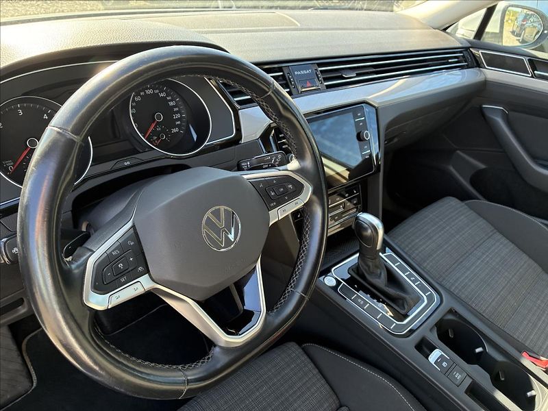 Volkswagen Passat 2,0 TDI TAŽNÉ KAMERA KEYLESS - fotka 9 z 26