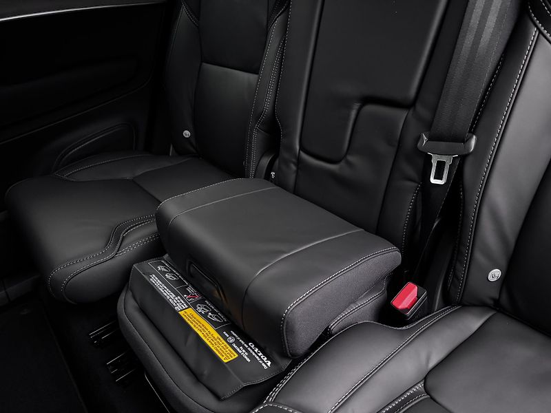 Volvo XC90 (2026) B5 AWD AUT BRIGHT ULTRA 7míst - fotka 20 z 29