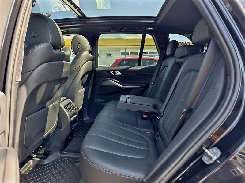 BMW X5 xDrive40d 250kW M-PAKET, DPH - fotka 10 z 28