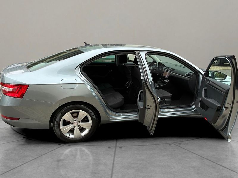 Škoda Superb 2.0 TDI 4x4 STYLE 140 kW DSG - fotka 24 z 40