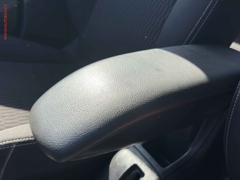 Peugeot 208 (2019) 1.2i, ČR, AC - fotka 18 z 19