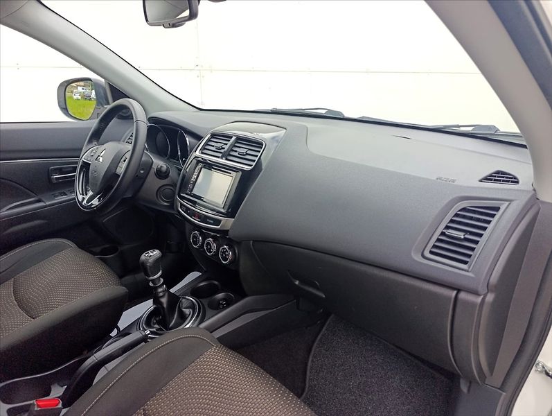 Mitsubishi ASX 1,6 DI-D 4x4 Kamera Navigace - fotka 27 z 37