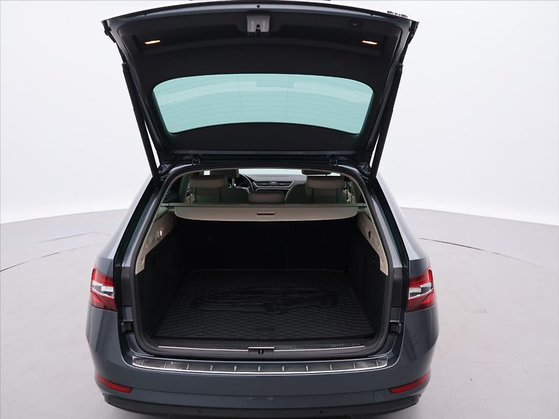 Škoda Superb 2,0 TDI 110kW 4x4 CZ L&K - fotka 9 z 36