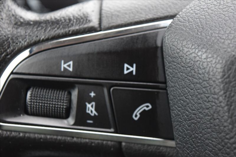 Seat Ibiza 1,2 i 66KW FR-LINE NÍZKÉ KM - fotka 26 z 39