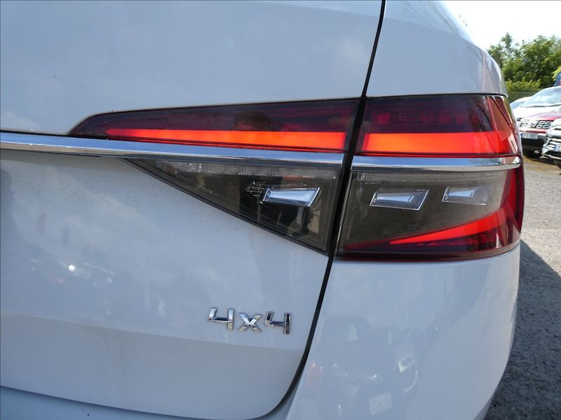 Škoda Superb 2,0 TDi 147kW SCOUT,DSG,4x4,DP - fotka 10 z 49