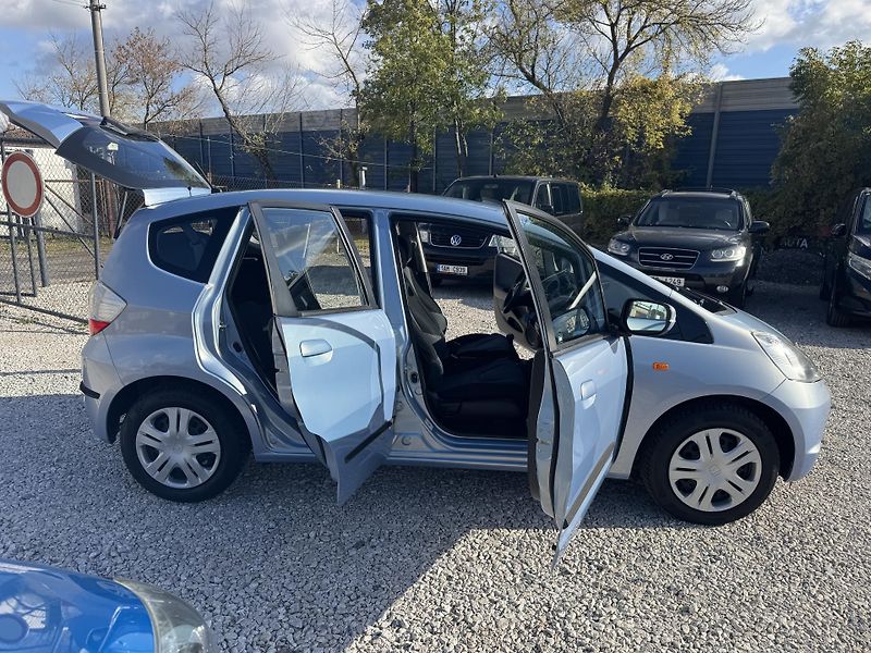 Honda Jazz (2009) 1.2i, 1MAJITEL,rezervace - fotka 14 z 39