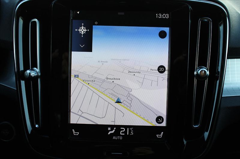 Volvo XC40 2,0 T4  1MAJ,4x4,MOMENTUM PRO - fotka 12 z 35