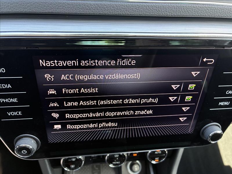 Škoda Superb 2,0 TAŽNÉ,EL.KUFR,KAMERA - fotka 29 z 32
