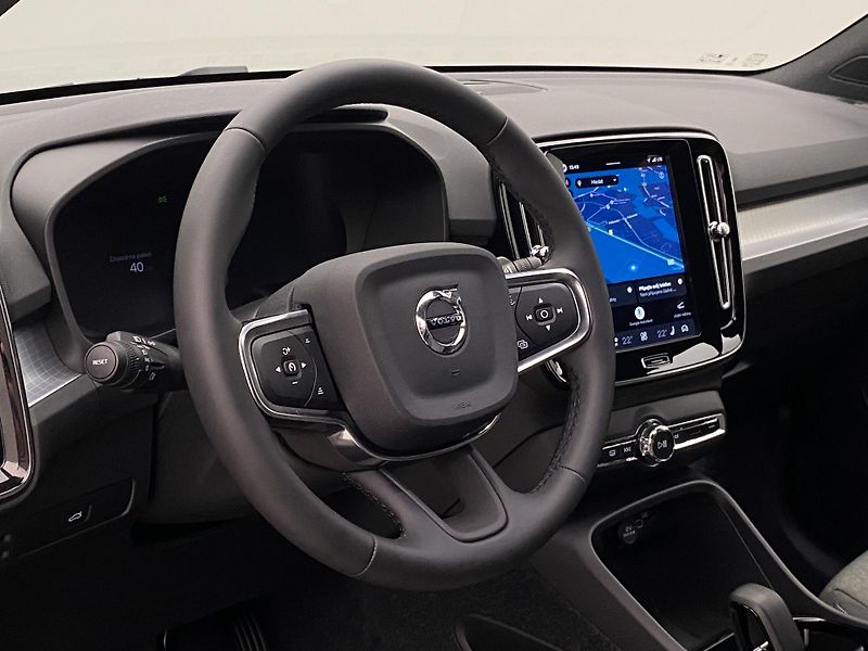 Volvo XC40 (2026) B3 AUT DARK PLUS - fotka 4 z 60