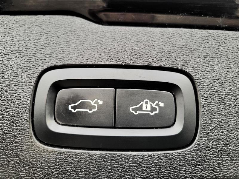 Volvo V60 T6 257kw,AWD,Inscript,kůže - fotka 42 z 50