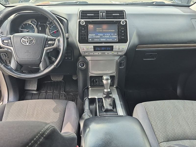 Toyota Land Cruiser LC 150 2,8 D-4D 4x4 6AT Comfor - fotka 10 z 29