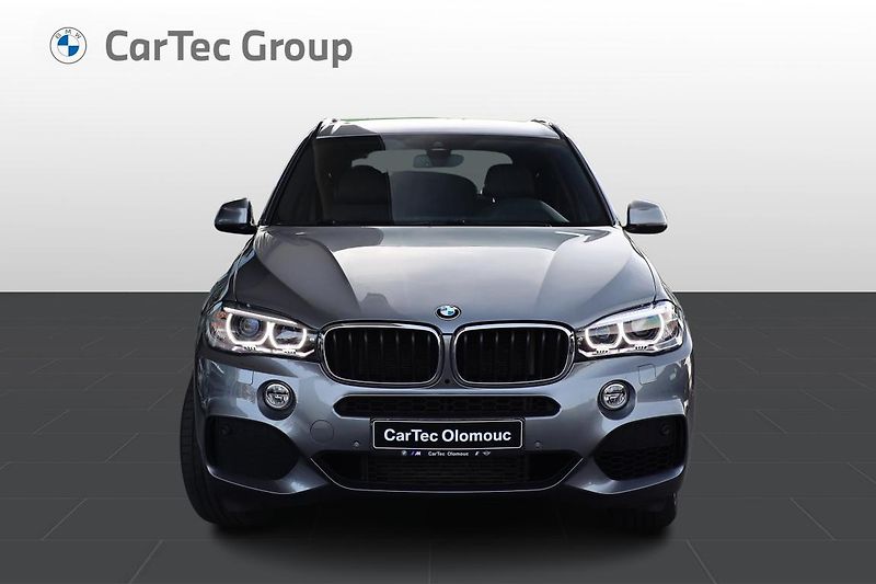 BMW X5 xDrive30d - fotka 2 z 15