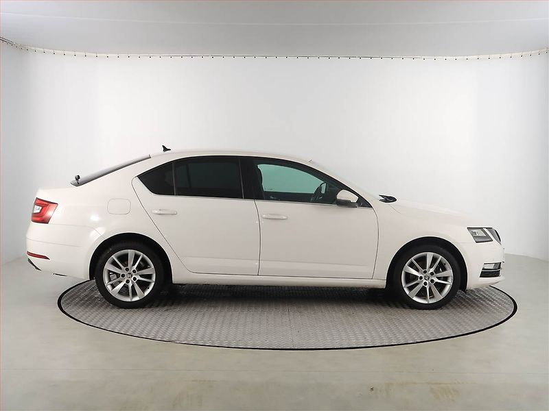 Škoda Octavia (2019) 2.0 TDI, Navi, Tempomat - fotka 6 z 16