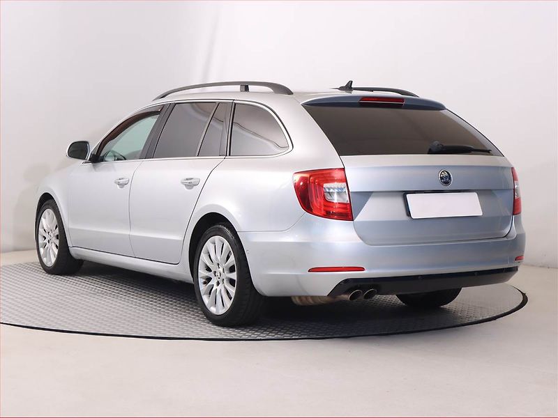 Škoda Superb (2014) 2.0 TDI, Navi, Xenony - fotka 4 z 20