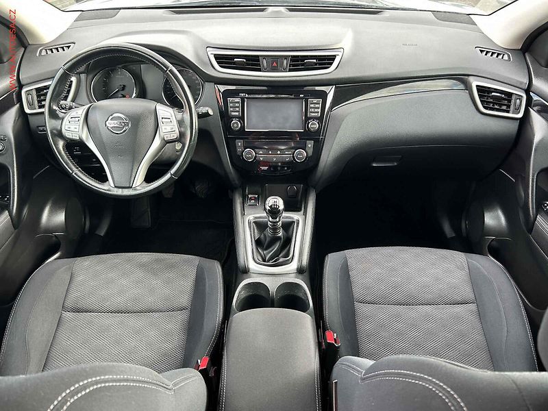 Nissan Qashqai (2014) 1.2 DiG-T, AC, park. kamera - fotka 8 z 20