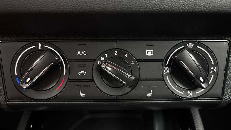 Škoda Scala 1.0 TSI Ambition - fotka 13 z 23