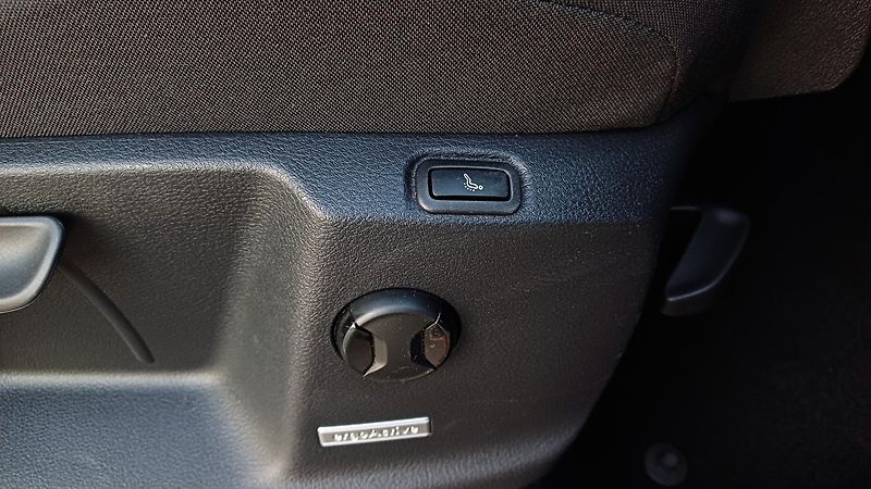 Volkswagen Touran 2.0 TDI 110kW HIGHLINE - fotka 25 z 50
