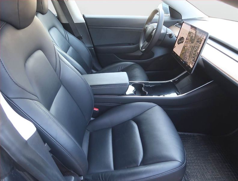 Tesla Model 3 (2020) Std Range Plus 52kWh, SoH 82% - fotka 9 z 21