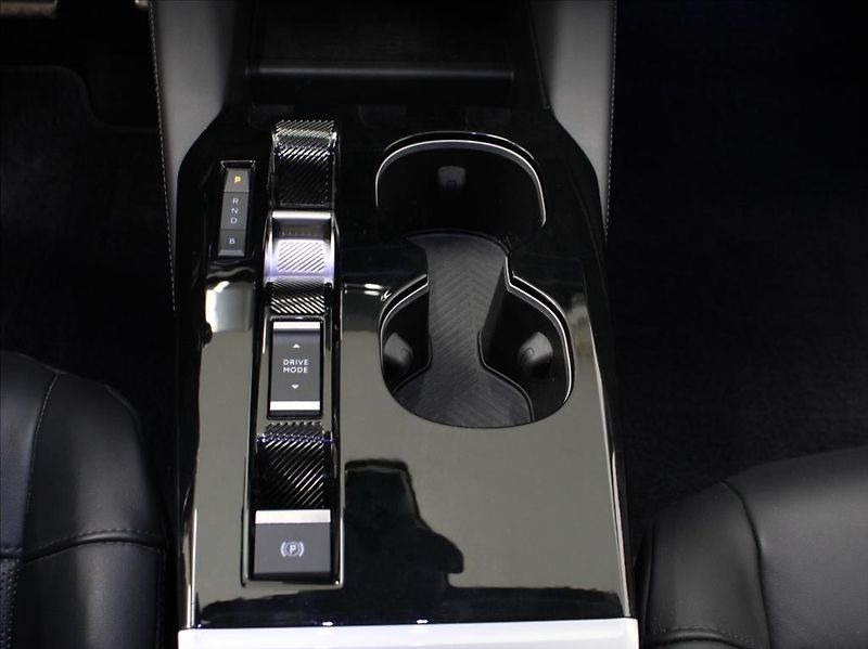 Citroën C5 X 1,6 PHEV 225 Shine PACK 17tkm. - fotka 12 z 17