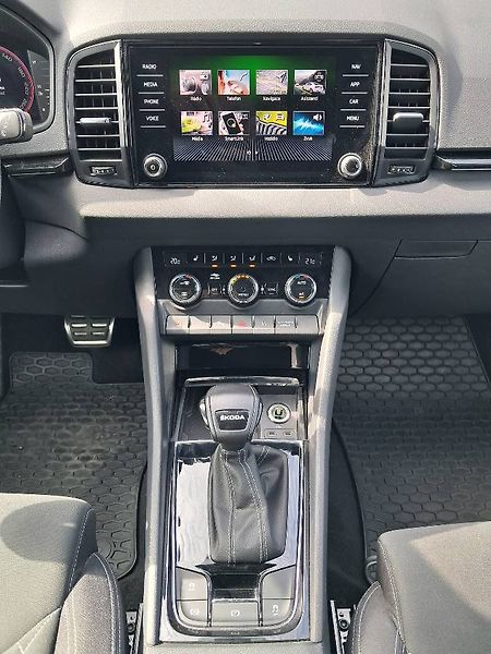 Škoda Karoq (2023) SPORTLINE 1.5 TSI / 110 kW DSG - fotka 16 z 29