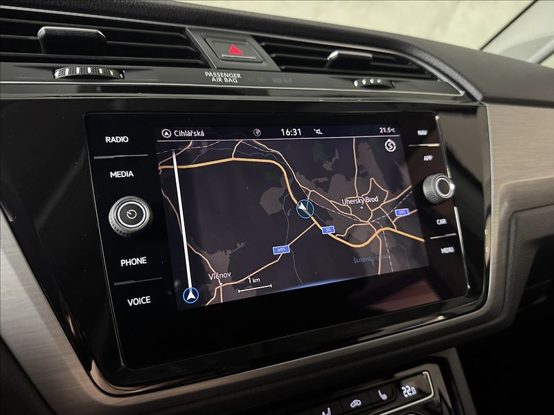 Volkswagen Touran 2,0 TDi  DSG Comfortline Tažné - fotka 31 z 43