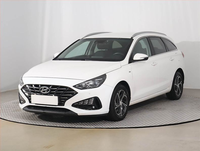 Hyundai i30 (2022) Family 1.5 T-GDI MHEV - fotka 2 z 16
