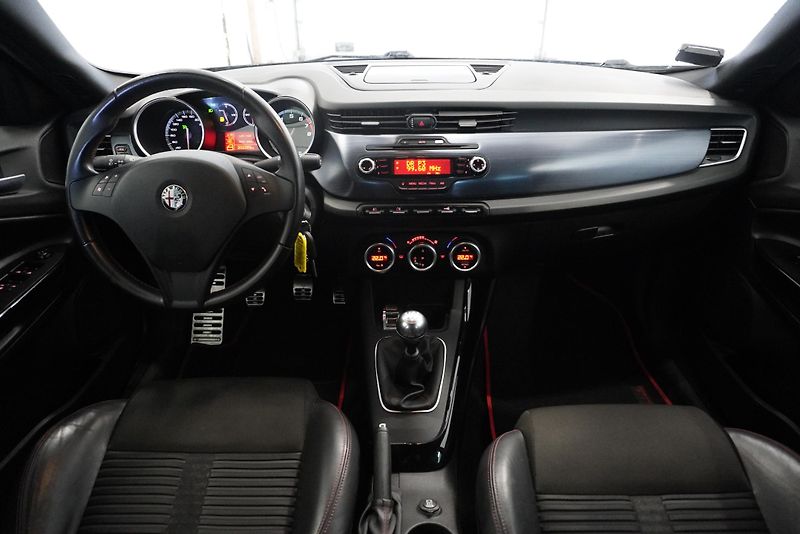 Alfa Romeo Giulietta 1.75 TBI QUADRIFOGLIO VERDE - fotka 19 z 27