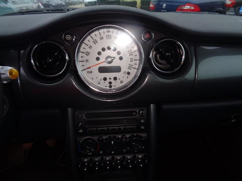 Mini Cooper 1,6 - fotka 16 z 20