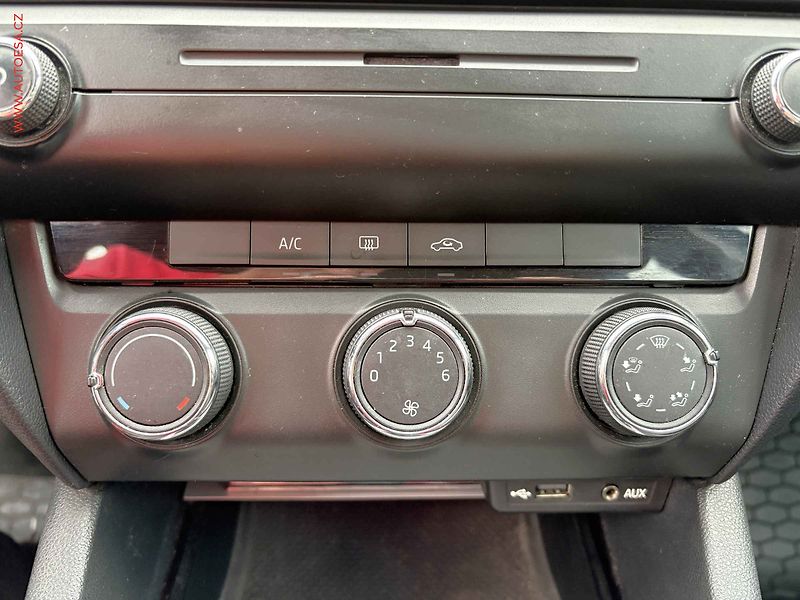 Škoda Octavia (2014) 1.2, AC - fotka 14 z 14