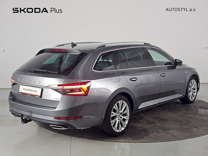 Škoda Superb (2023) COMBI 2.0TSI 206kW 4X4 Laurin - fotka 2 z 34