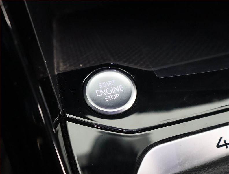 Volkswagen T-Roc (2022) R 2.0 TSI 4Motion - fotka 19 z 28
