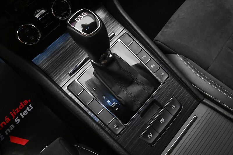 Škoda Superb 2,0 TDI 110 kW DSG STYLE Záruk - fotka 23 z 33
