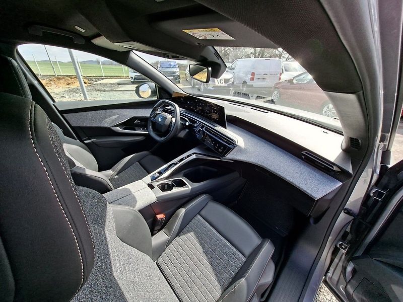 Peugeot 3008 ALLURE HYBRID 145k e-DCS6 - fotka 14 z 29