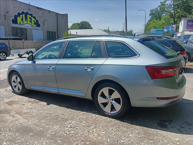 Škoda Superb 2,0 TDi  Ambition - fotka 7 z 23