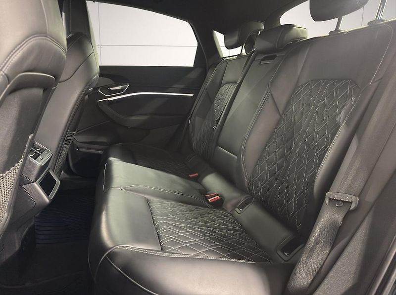 Audi SQ8 e-tron Sportback quattro Tažné - fotka 15 z 27