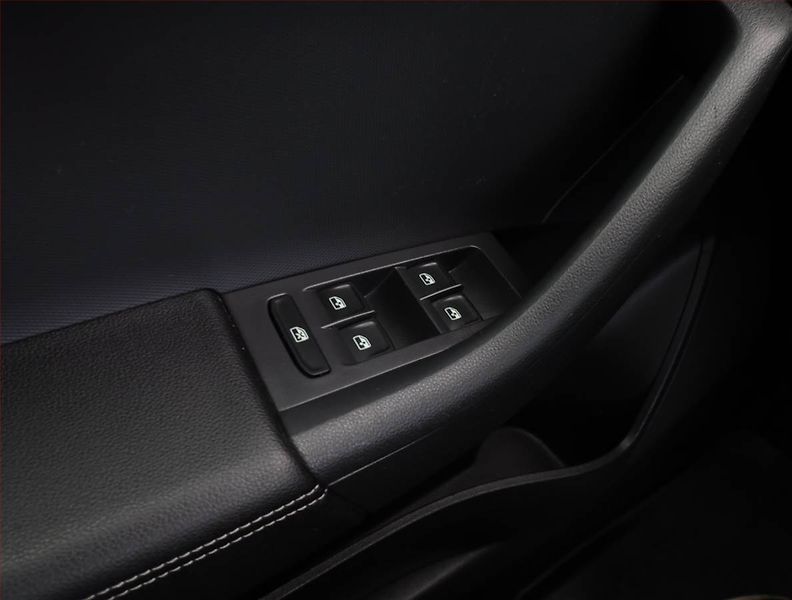 Škoda Rapid (2017) Spaceback 1.0 TSI, Serv.kniha - fotka 16 z 18