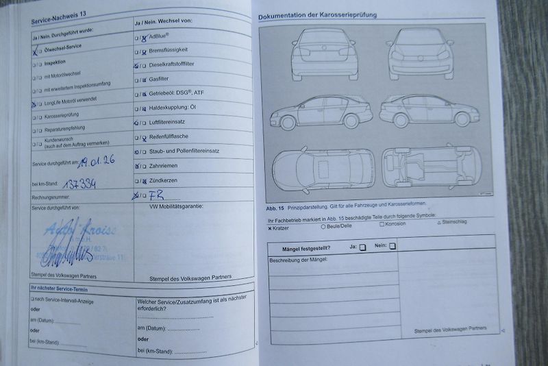 Volkswagen Golf 1.6 TDi AUT.KLIMA VYHŘ.SEDAČKY - fotka 32 z 32