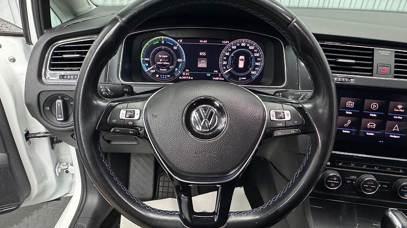 Volkswagen e-Golf (2018) 100KW - fotka 18 z 24