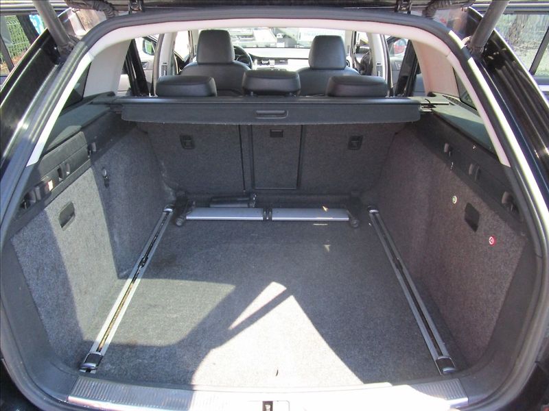 Škoda Superb Combi 2.0TDi 125kW Elegance - fotka 34 z 43