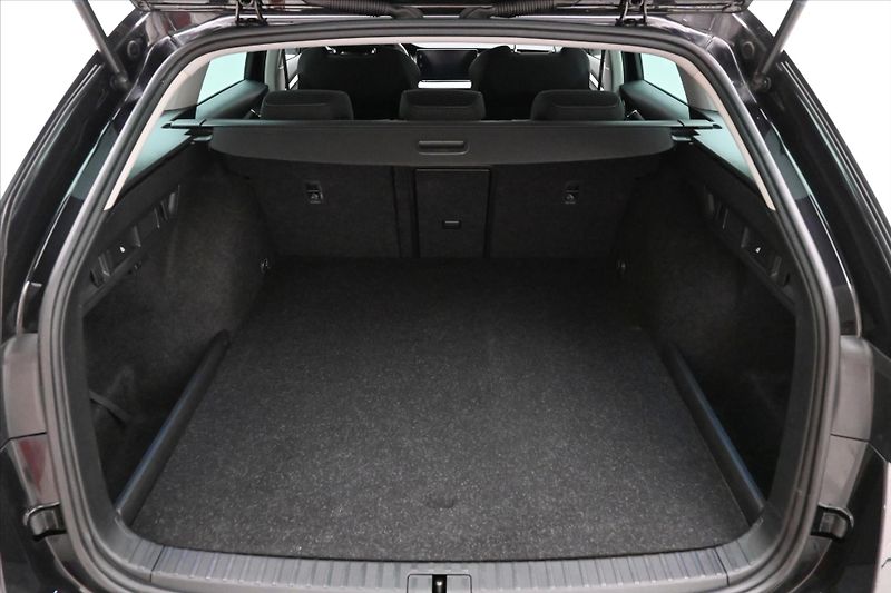 Škoda Octavia 1,4 TSI iV 150kW DSG Style Zár - fotka 10 z 31