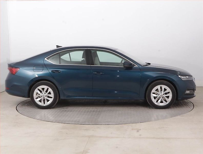 Škoda Octavia (2023) 2.0 TDI - fotka 6 z 16