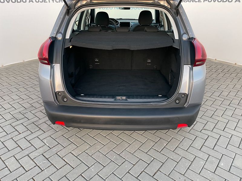 Peugeot 2008 (2019) 1.2PT Car Play! Navigace! - fotka 9 z 26