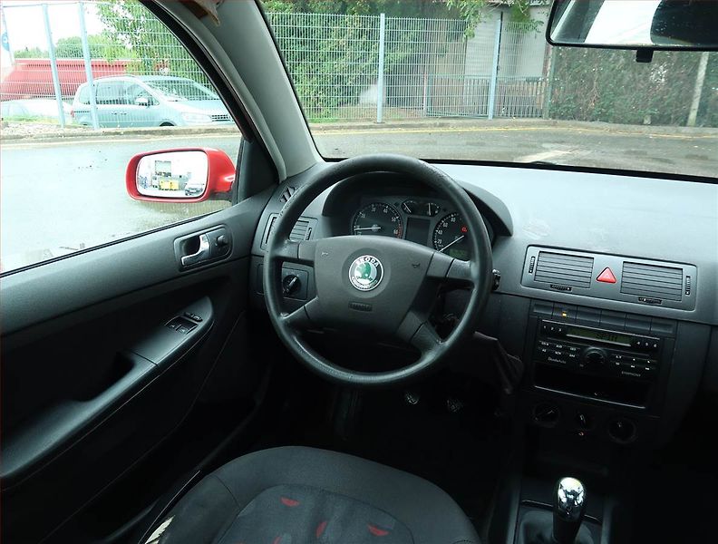 Škoda Fabia (2004) 1.2, nová STK, jezdí výborně - fotka 7 z 15