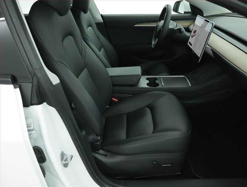 Tesla Model 3 (2021) Std Range Plus LFP, SoH 92% - fotka 9 z 21