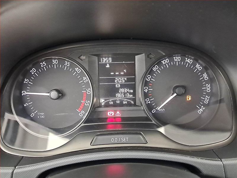 Škoda Fabia (2015) 1.4 TDI, Serv.kniha - fotka 11 z 14
