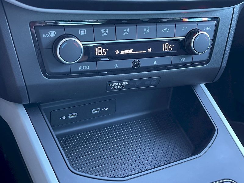Seat Arona (2024) 1.0 TSI 81kW DSG Style Plus - fotka 12 z 32