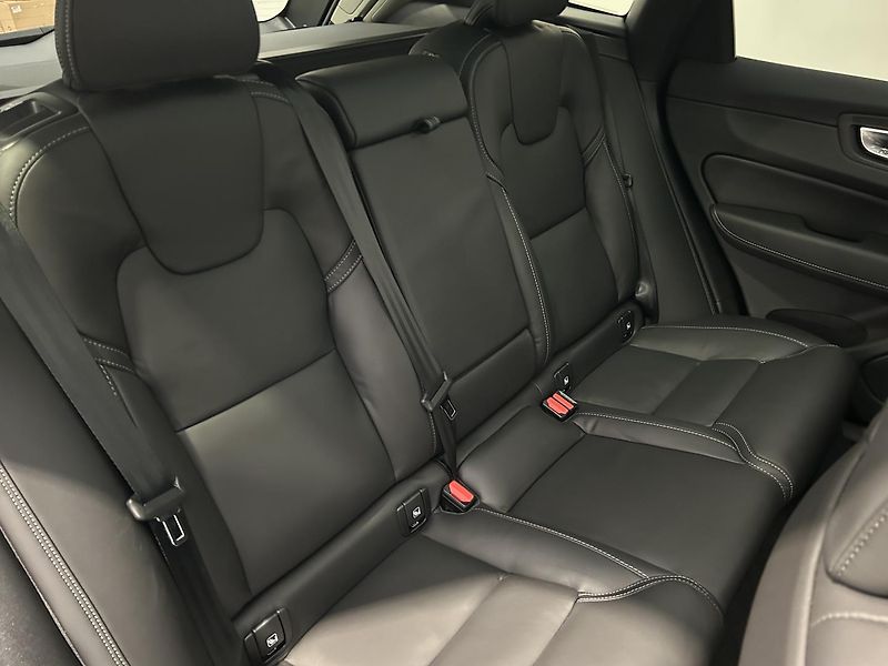 Volvo XC60 2.0  B4 4x4 ULTIMATE - fotka 18 z 33